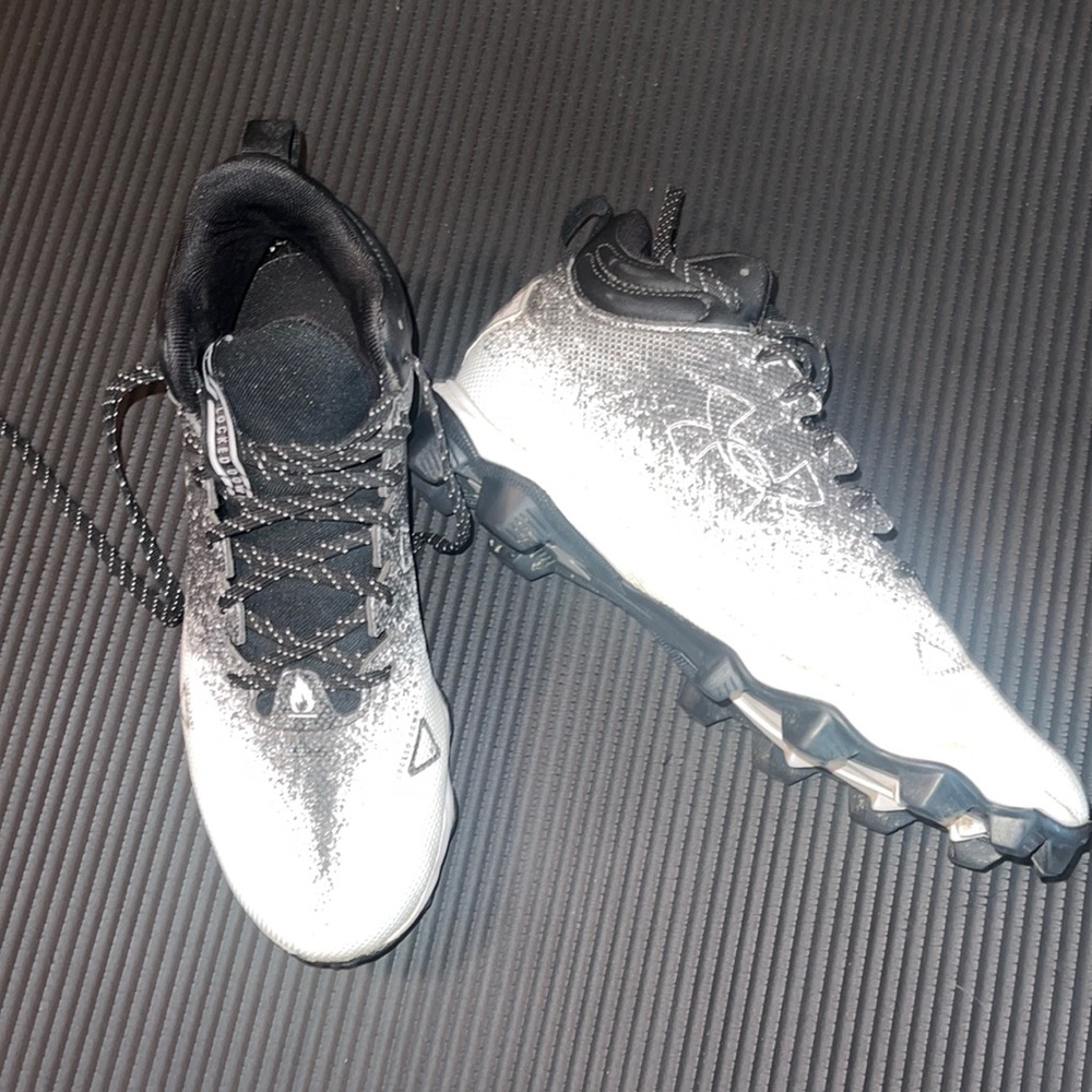 Under armor football cleats size 9.5